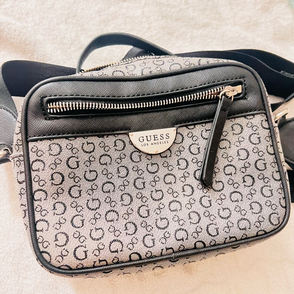 Guess hand bag/ like new/ no damage/ very hot look